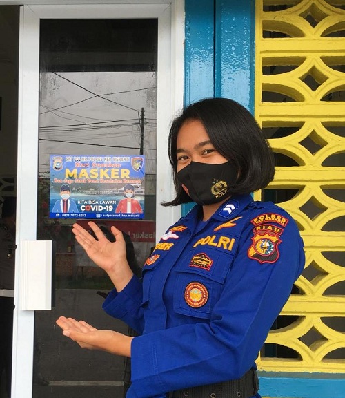 Cegah Covid-19, Satpol Air Meranti Pasang Stiker Himbaun 4 M di Area dan Transportasi Umum